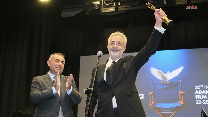 adana altin koza film festivalinda onur odulu kazanan mehmet aslantug odulumu zeydan baskan adina aliyorum MC18OuKw