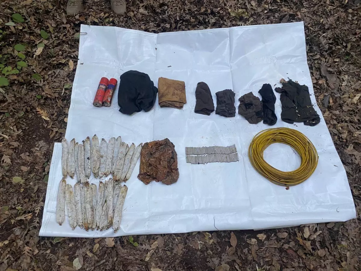 dortyolda jandarma operasyonu pkkya ait patlayicilar ele gecirildi XVY3Y88K