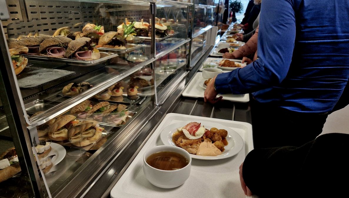 endonezyada 846 ogrenci ucretsiz yemekten zehirlendi NqYNlyvY