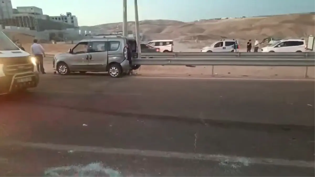 siirtte kaza otomobil surucusu yaralandi mglBklN8