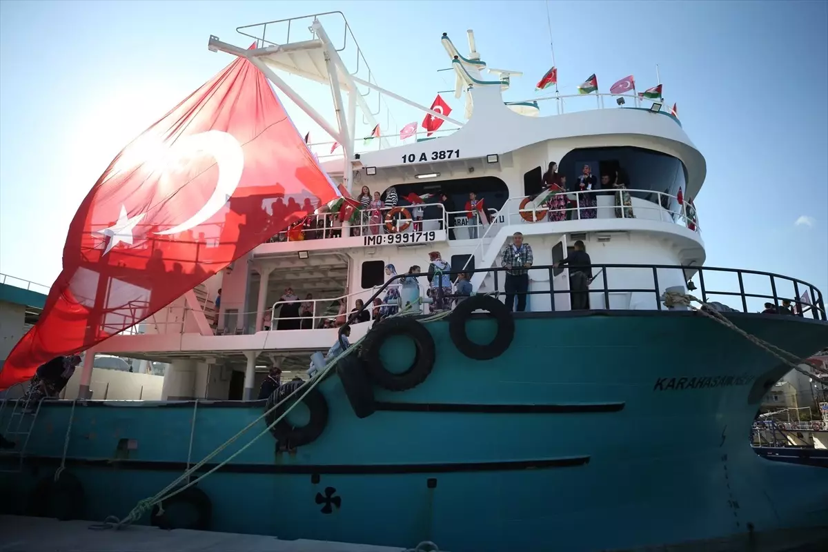 balikesirde denizciler filistin ve kuresel sumud filosuna destek icin marmaraya acildi qZDeFJSl