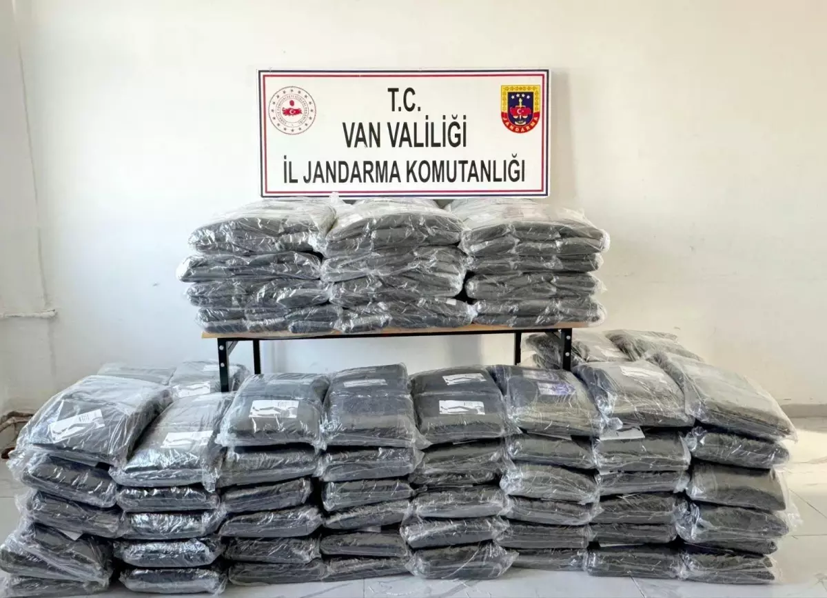 baskalede 1 milyon tllik kacak esya ele gecirildi PKVTKavv