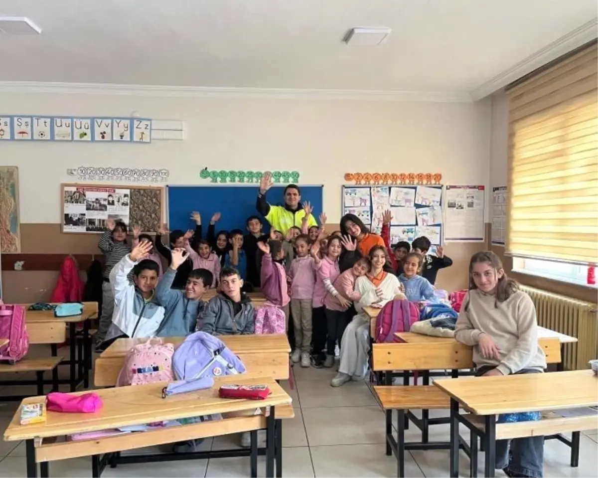 bozuyukte ogrencilere trafik guvenligi semineri duzenlendi vY1EBHlY.jpg