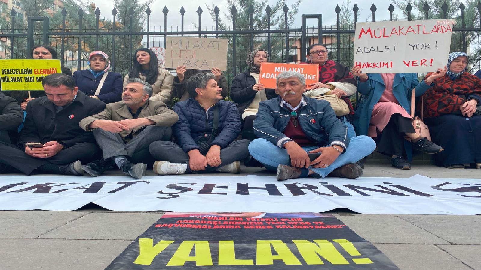 mulakat magduru ogretmenlerin aileleri ankarada herkes kendi koltugunun sevdasinda kimse ilgilenmiyor u4uqViUl