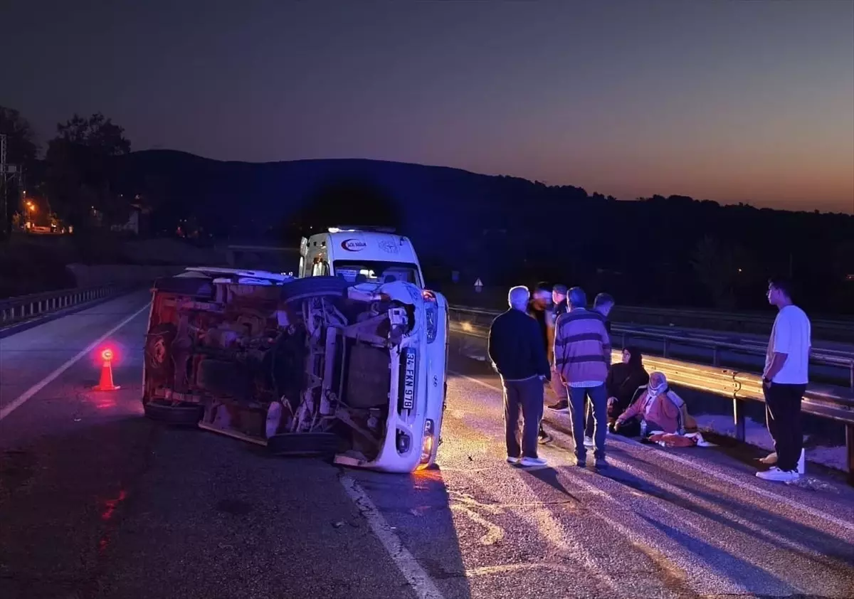 samsunda oto minibus carpismasi 9 yarali KEPdLAnc