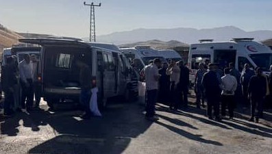 siirtte ogretmenleri tasiyan servis kaza yapti12 yarali WXtsrVi2