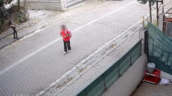 avcilarda soke eden anlar 10 yasindaki kizi takip edip yanina cagirdi annesi gelince kacti cdSY8fI4.jpg