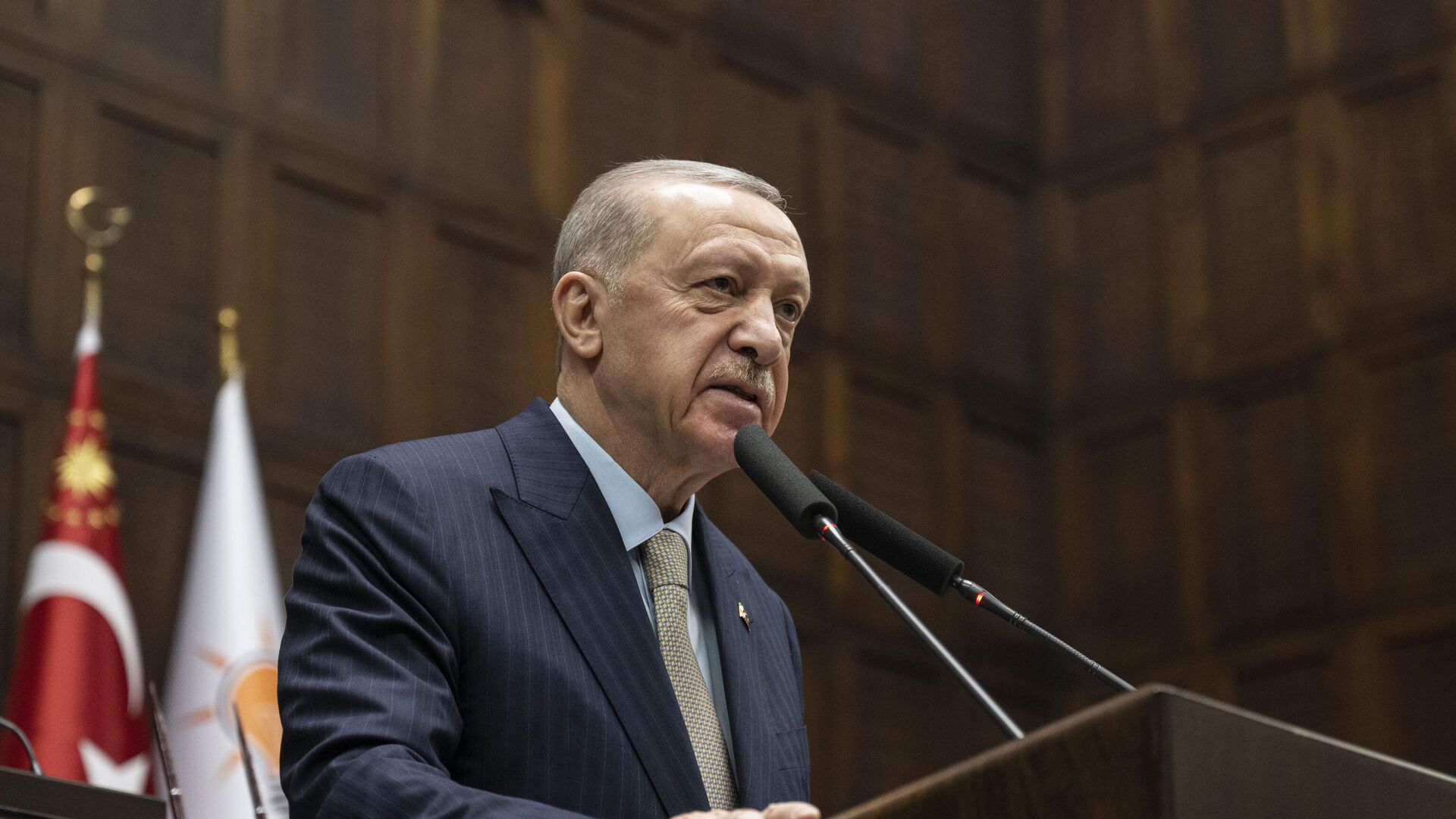 erdogan ozel chpnin yanlislarini duzeltme noktasinda iyi bir sinav veremiyor HanEYeU4.jpg