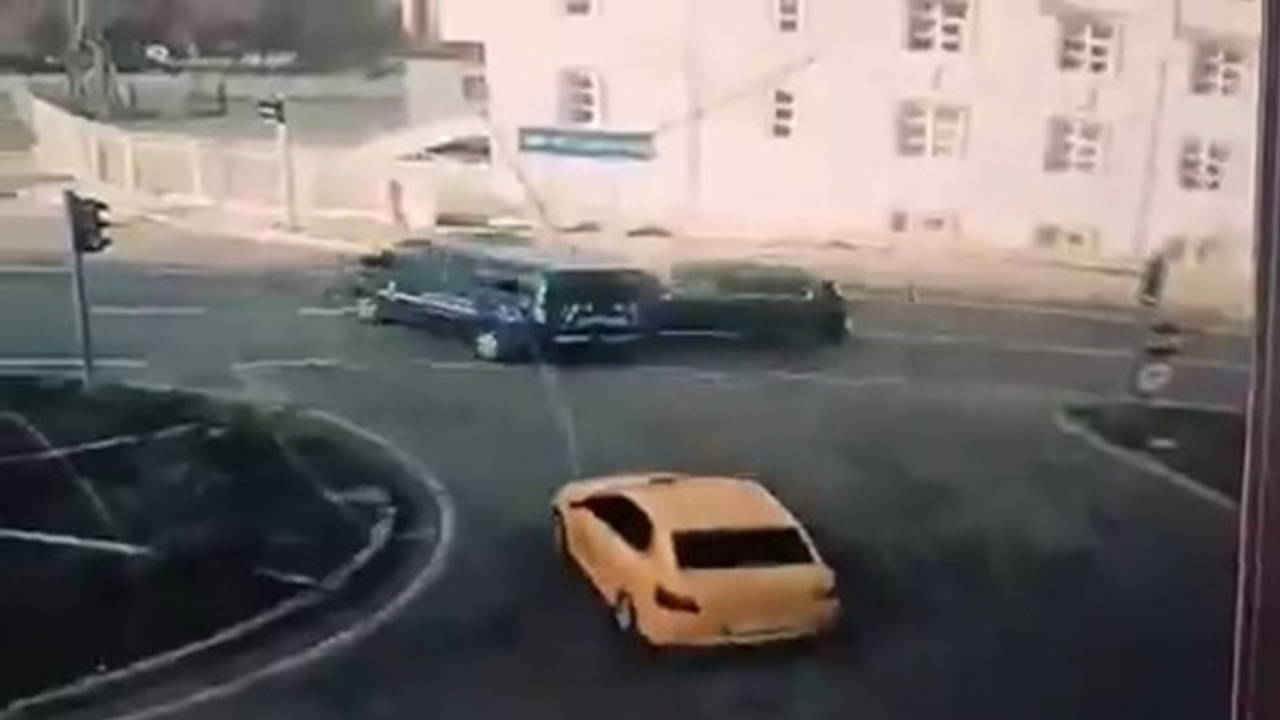 makam araci jandarma minibusune carpti 2 asker yaralandi Iuua4C4p.jpg