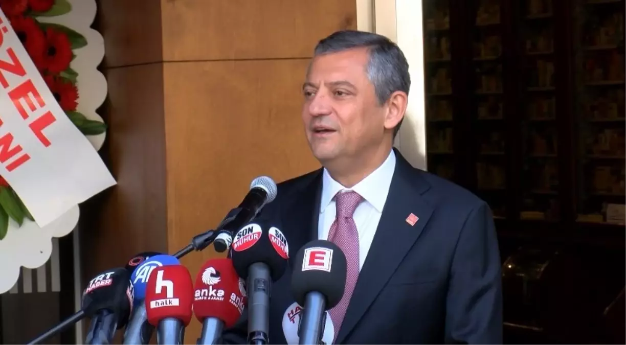 ozgur ozel eczacilik tarihi ve guzel sanatlari muzesinin acilisinda konustu QjragFWP.jpg