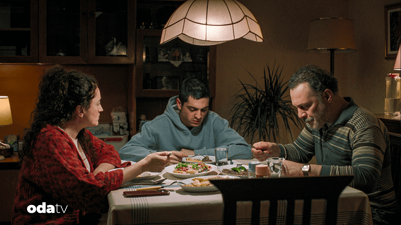 turk yunan ortak yapimi bir arada yalniz tallinnde promiyer yapacak RMxWCpeQ.png