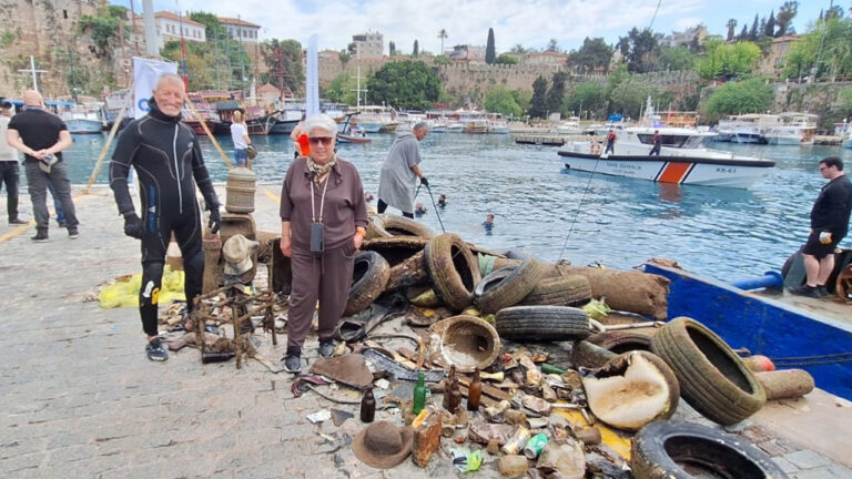 antalyada-dev-temizlik-operasyonu-38-dalgic-suyun-altindan-5-ton-atik-cikardi-8eiH7UjN