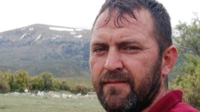 arkadas-kavgasi-kanli-bitti-1-olu-ndu93guX