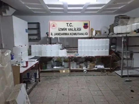 Izmirde kacak icki operasyonu 14 kisiye gozalti fuwShwss